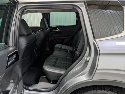 Used 2023 Mitsubishi Outlander SEL image 9