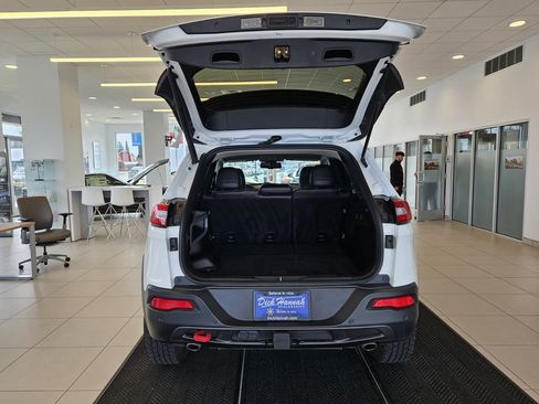 Used 2018 Jeep Cherokee Trailhawk w/ Quick Order Package 27L image 9