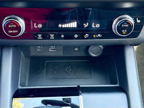 Used 2024 Mitsubishi Outlander SE image 17