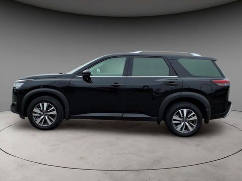 Used 2024 Nissan Pathfinder SL image 2