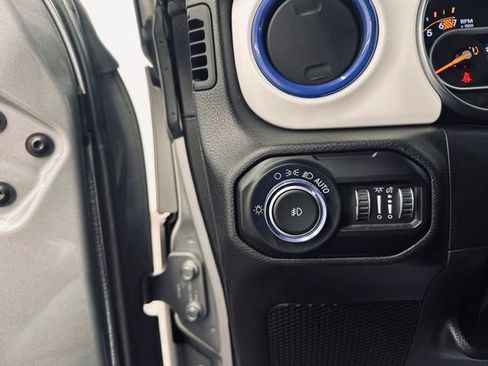 Used 2021 Jeep Wrangler Unlimited Islander image 35