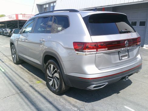 Used 2025 Volkswagen Atlas SE AWD/4WD image 12