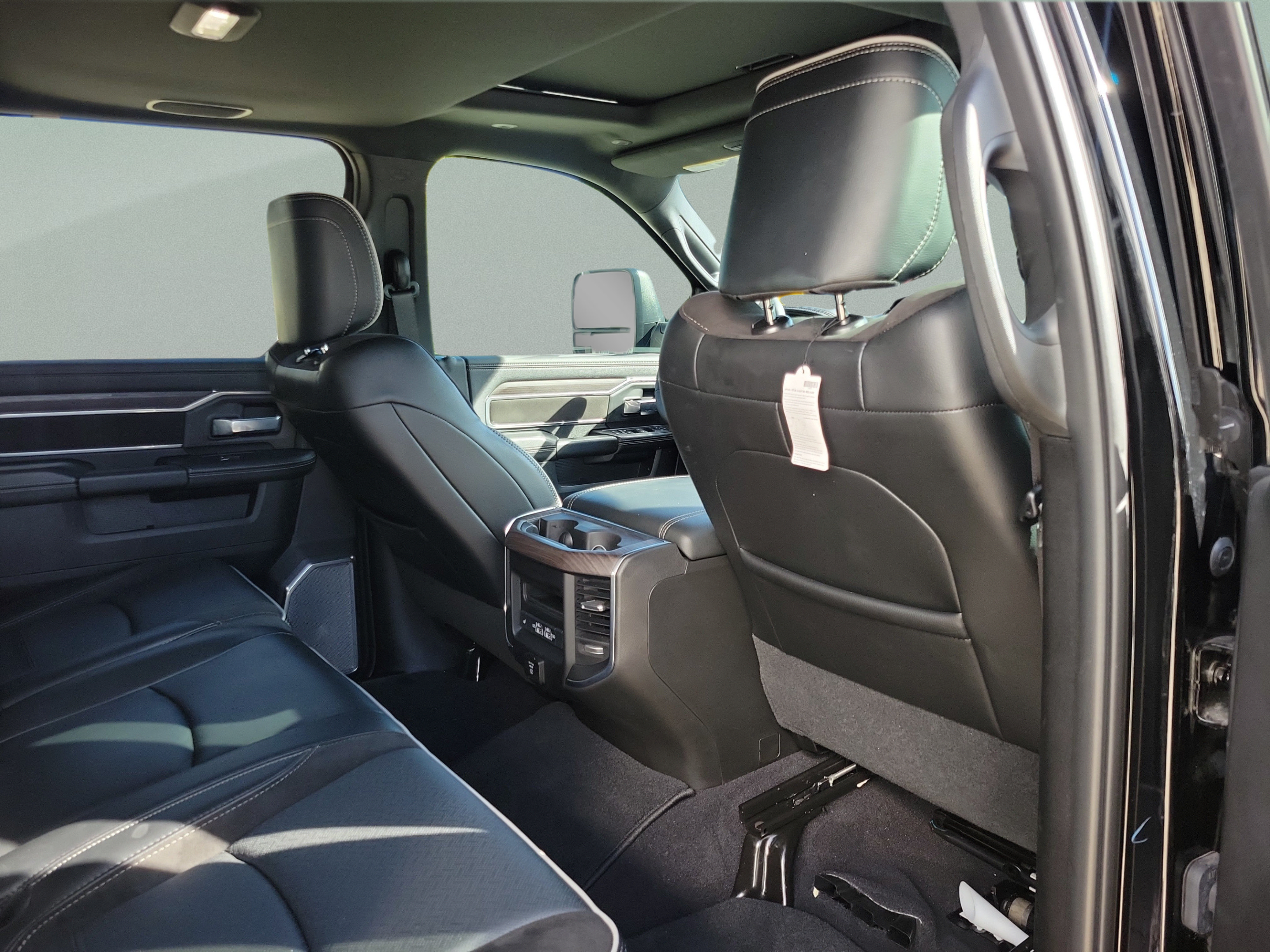 Used 2025 RAM 2500 Laramie AWD/4WD image 31