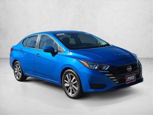 Used 2023 Nissan Versa SV FWD image 3