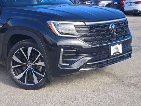 Used 2024 Volkswagen Atlas SEL Premium R-Line image 3