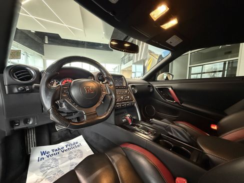 Used 2014 Nissan GT-R Black Edition image 21