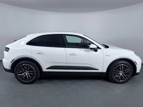 Used 2025 Porsche Macan 4S Electric AWD/4WD image 8