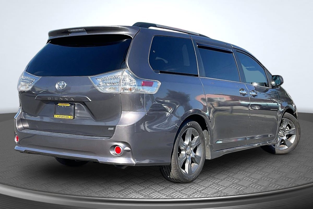 Used 2015 Toyota Sienna SE FWD image 13
