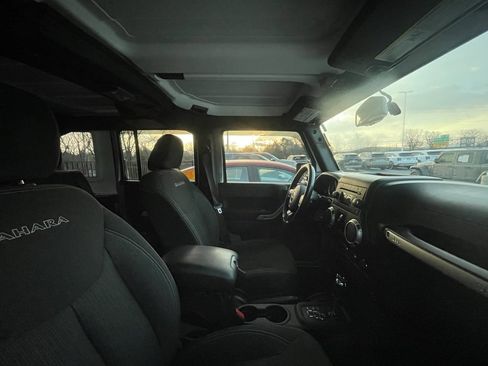 Used 2017 Jeep Wrangler Unlimited Sahara image 8