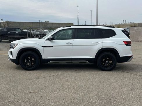 New 2026 Volkswagen Atlas Peak Edition AWD/4WD image 2