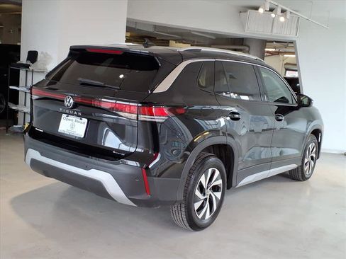 Used 2025 Volkswagen Tiguan S image 4