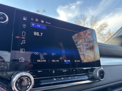 Used 2024 Chevrolet Colorado LT image 15