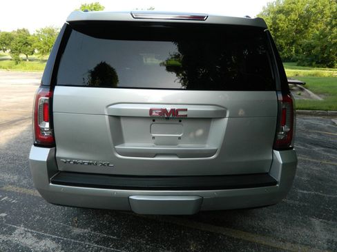 Used 2016 GMC Yukon XL SLT w/ Open Road Package AWD/4WD image 25