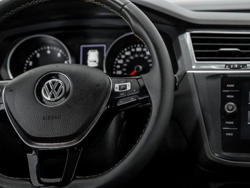 Used 2021 Volkswagen Tiguan SE FWD image 16