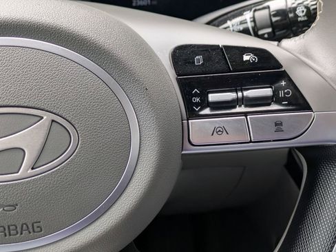Used 2025 Hyundai Elantra SEL FWD image 21