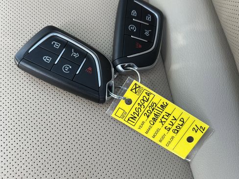 Used 2025 Cadillac XT4 Premium Luxury FWD image 38