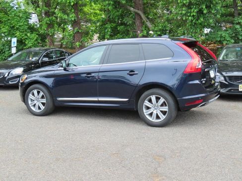 Used 2017 Volvo XC60 T5 Inscription w/ Advanced Package AWD/4WD image 3