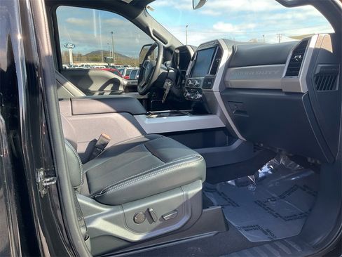 Used 2022 Ford F250 Lariat w/ Chrome Package image 11