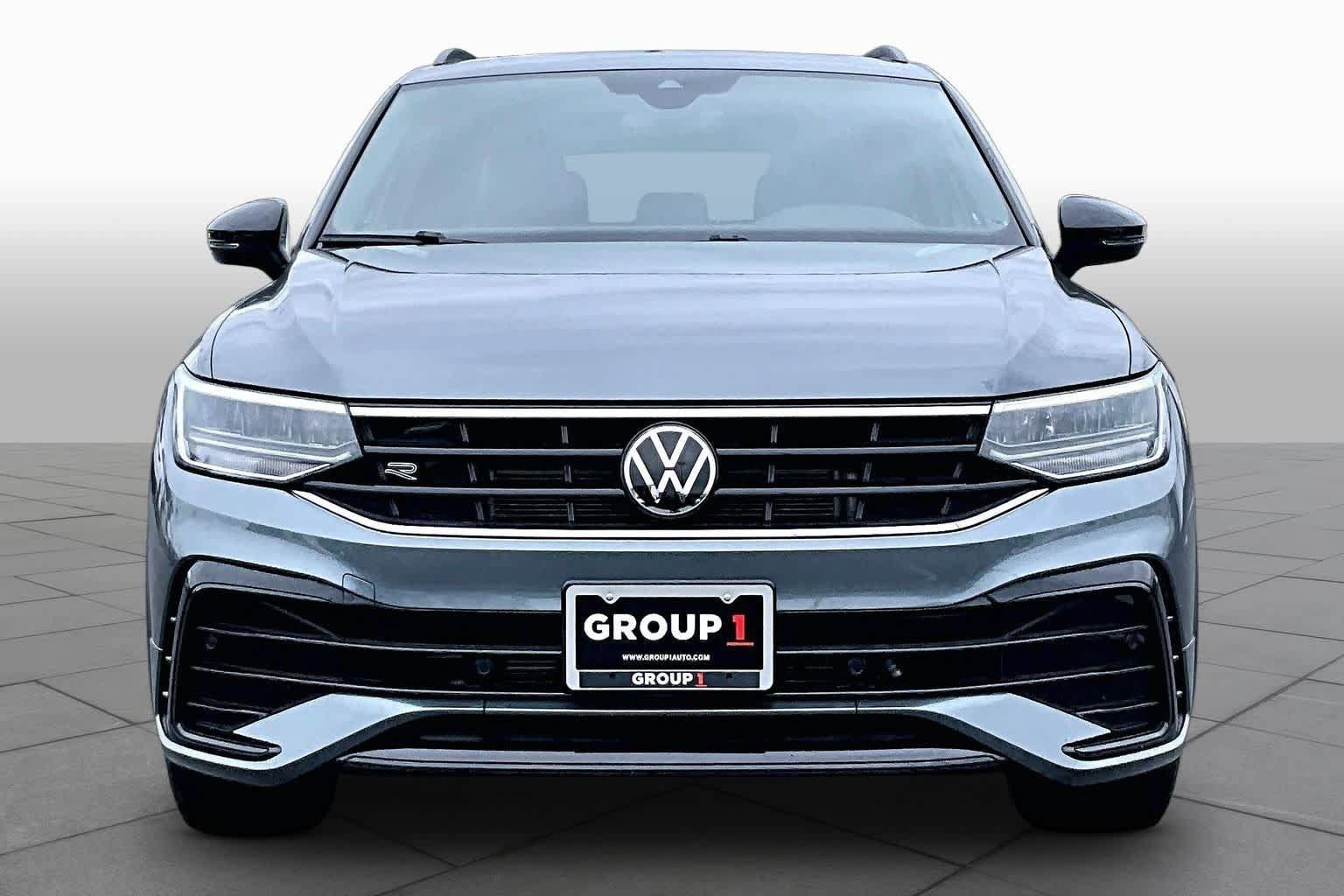 Used 2024 Volkswagen Tiguan SE R-Line AWD/4WD image 4