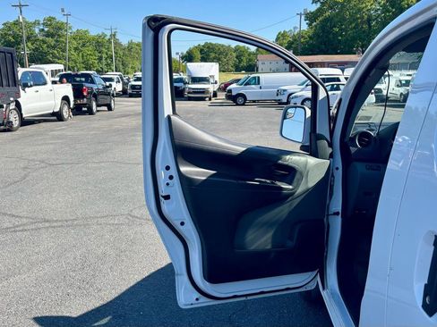 Used 2018 Nissan NV200 SV FWD image 12