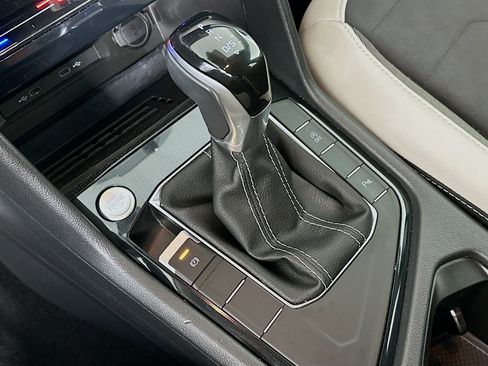 Used 2025 Volkswagen Taos SE image 24