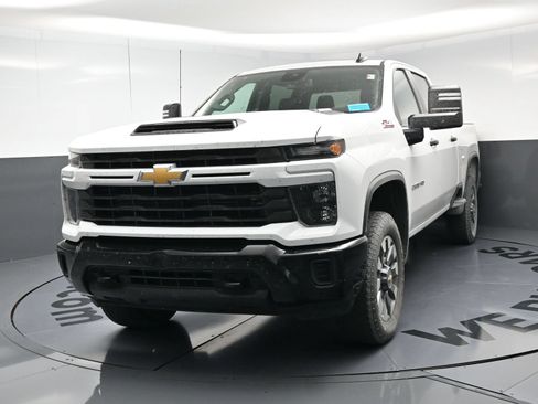 Used 2024 Chevrolet Silverado 2500 Custom w/ Custom Value Package AWD/4WD image 11