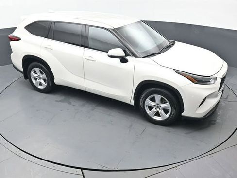 Used 2021 Toyota Highlander LE image 46