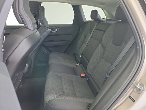 Used 2024 Volvo XC60 B5 Core AWD/4WD image 14