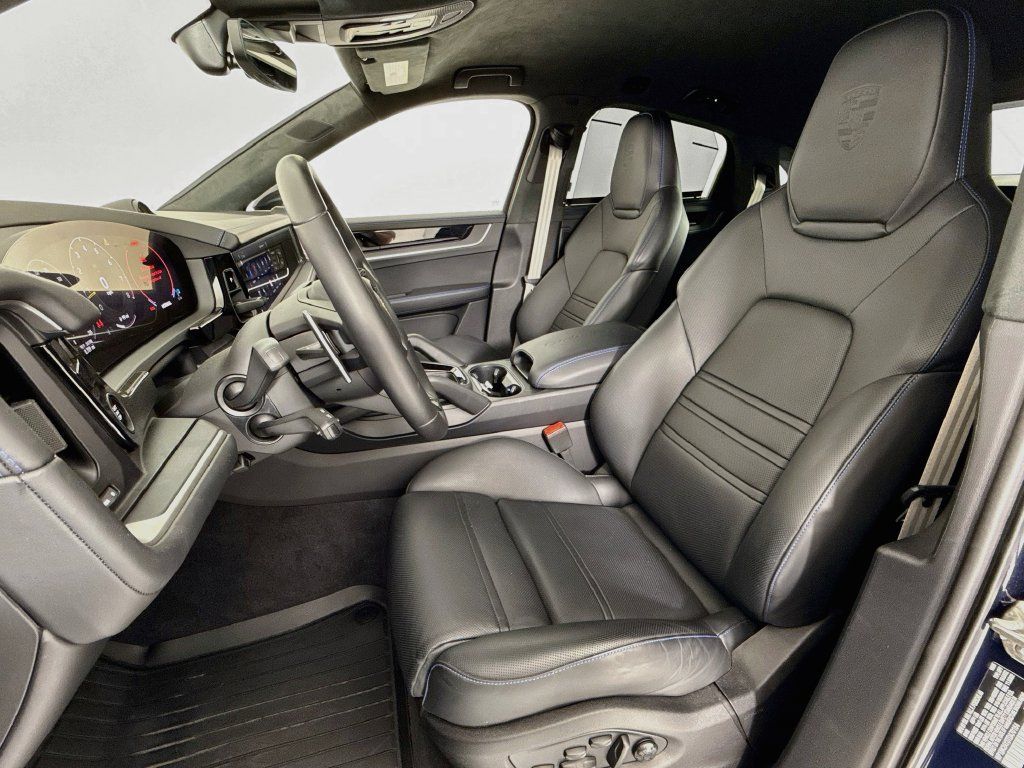 Certified 2026 Porsche Cayenne Turbo GT AWD/4WD image 5