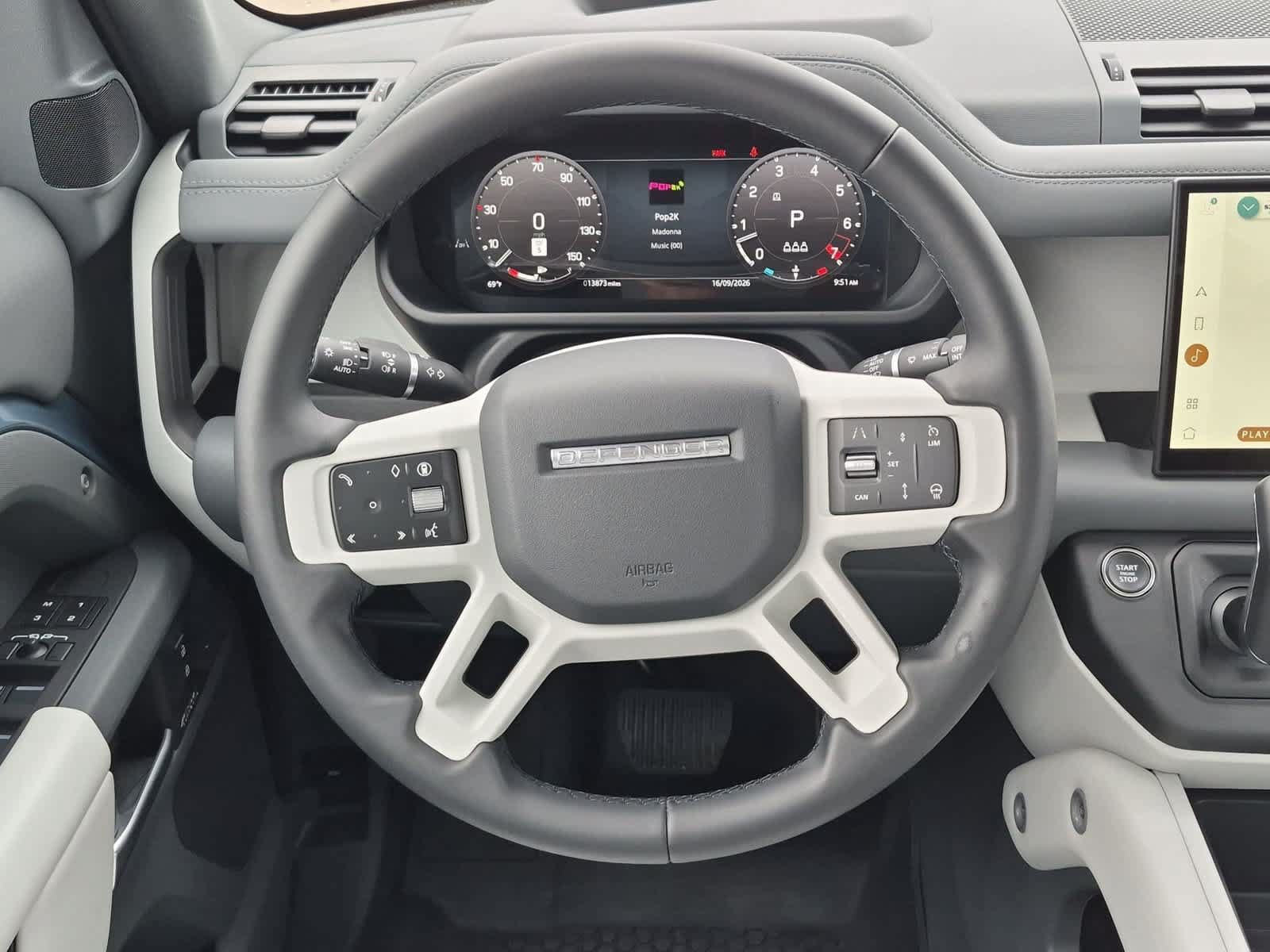 Certified 2025 Land Rover Defender 110 X-Dynamic SE AWD/4WD image 24