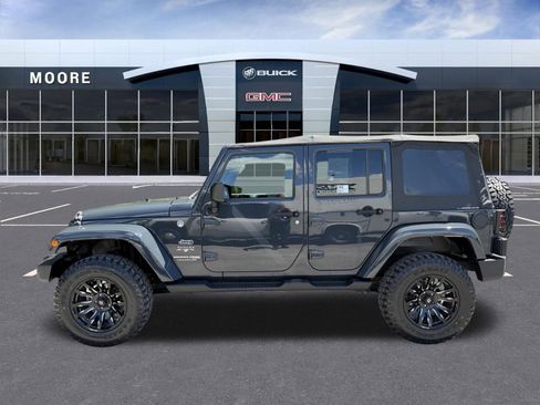 Used 2018 Jeep Wrangler Unlimited Sahara w/ Connectivity Group AWD/4WD image 6