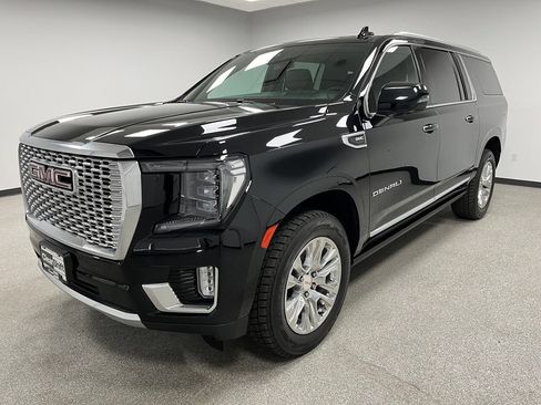 Used 2023 GMC Yukon XL Denali w/ Max Trailering Package AWD/4WD image 4