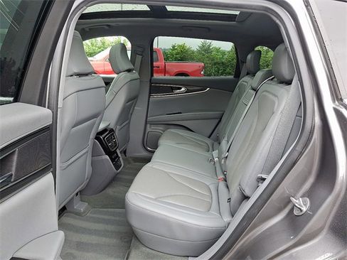 Certified 2022 Lincoln Nautilus Reserve image 11