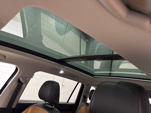 Used 2019 Volkswagen Tiguan SE image 19