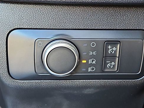 Used 2021 Ford Escape SE image 24