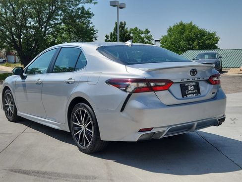 Used 2024 Toyota Camry SE FWD image 3