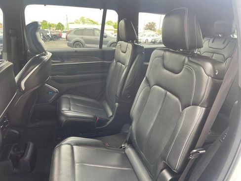 Used 2022 Jeep Grand Cherokee L Overland w/ Luxury Tech Group IV AWD/4WD image 18