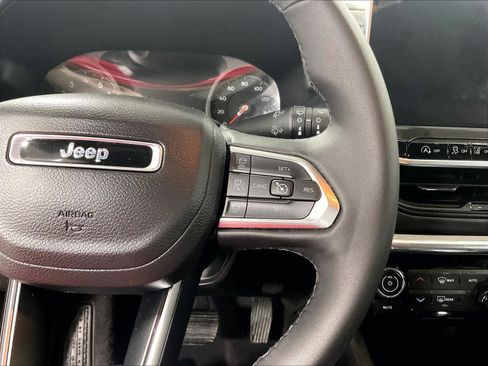 Used 2023 Jeep Compass Limited image 23