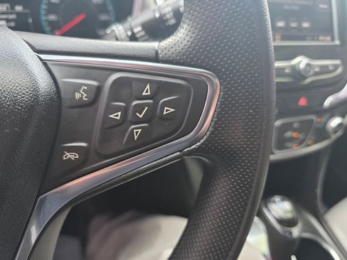 Used 2021 Chevrolet Equinox LS image 28