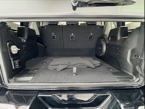 Used 2023 Jeep Wrangler Unlimited Sahara AWD/4WD image 16