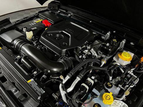 Used 2025 Jeep Wrangler Unlimited Sahara image 11