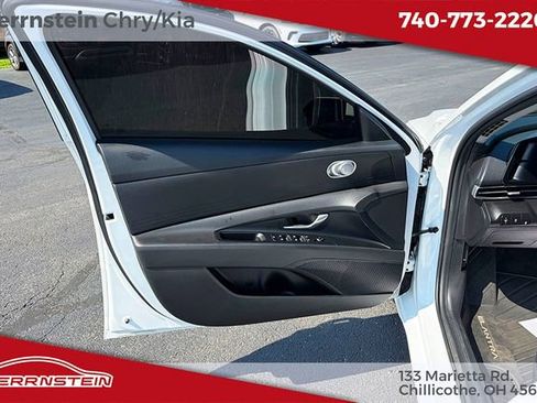 Used 2024 Hyundai Elantra SE FWD image 11