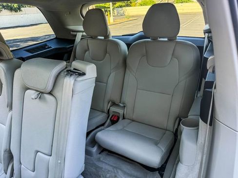 Used 2016 Volvo XC90 T8 Momentum w/ Vision Package image 10