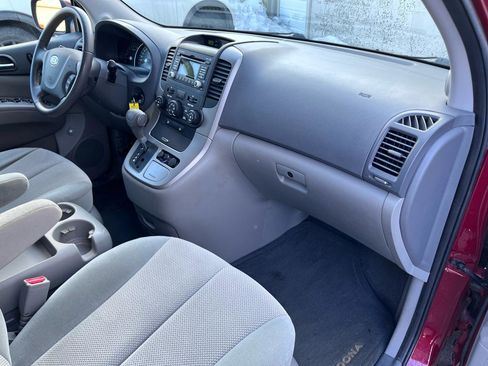 Used 2012 Kia Sedona EX image 23