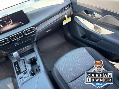 Used 2026 Nissan Sentra SV w/ SV Convenience Package FWD image 16