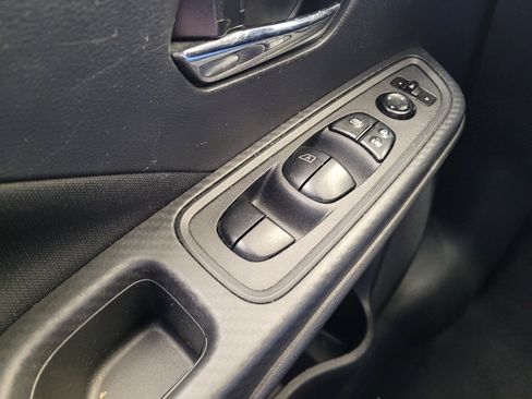 Used 2021 Nissan Versa SV FWD image 27