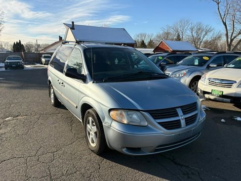 Used 2005 Dodge Caravan SXT image 1