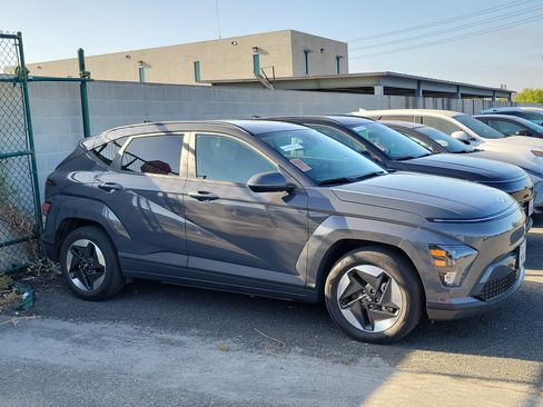 Used 2024 Hyundai Kona SEL FWD image 4