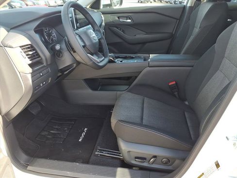 Certified 2025 Nissan Rogue SV image 9
