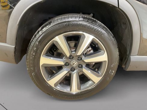Used 2023 Honda Pilot Touring image 6